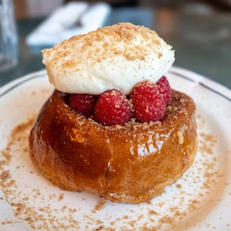 ciasto z lodami i malinami