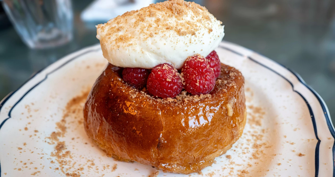 ciasto z lodami i malinami